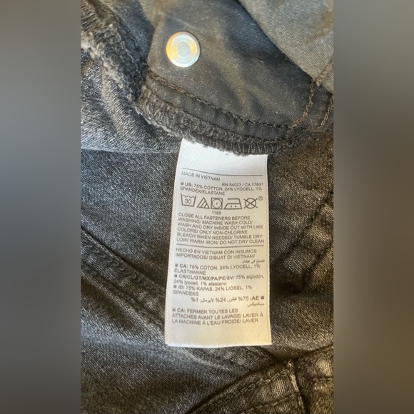 Old Navy Extra High-Rise Jeans - Picture 9 of 9